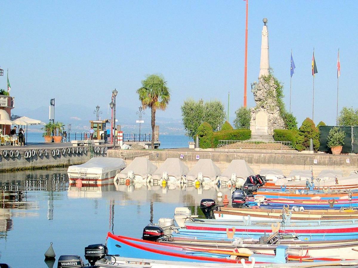 Small Residence Of Only 18 Apartments With Swimming Pool Lazise Exterior foto